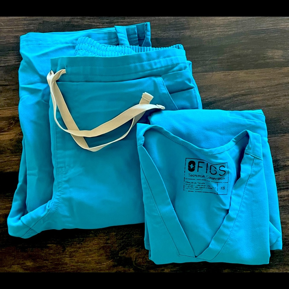 TEAL - FIGS scrub set